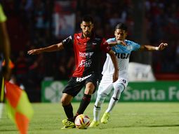 Colón sorprende a Racing en el Cementerio de los Elefantes