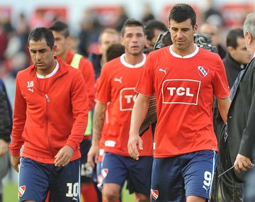 El Rojo no pudo ganar y se le escapó la vuelta a Primera