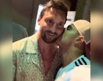 Es viral: el beso de un hincha a Messi en Miami que es furor