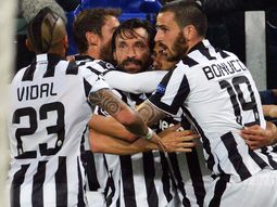 con una buena actuacion de tevez, la juventus vencio al real con una buena actuacion de tevez, la juventus vencio al real