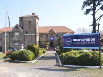 Por una disputa política, en una universidad no entregan diplomas