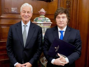 Jamie Dimon, CEO de JP Morgan, junto a Javier Milei.