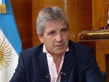 Caputo dice que el dólar no está atrasado, sino que los precios están adelantados