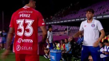 debut amargo para enzo perez en argentinos: su reaccion al ser reemplazado debut amargo para enzo perez en argentinos: su reaccion al ser reemplazado