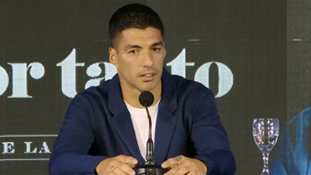 Luis Suárez se retira de la Selección.