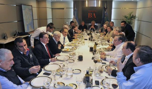 La precandidatura de Scioli recibió el respaldo de más de una veintena de gremios