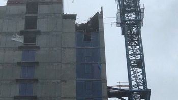 Una de las grúas que cayó en Miami Una de las grúas que cayó en Miami