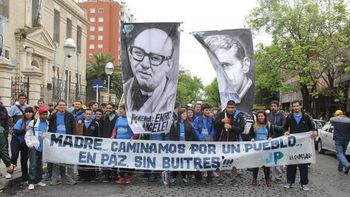 #lujan2014: la campora tambien peregrino con un mensaje contra los buitres #lujan2014: la campora tambien peregrino con un mensaje contra los buitres