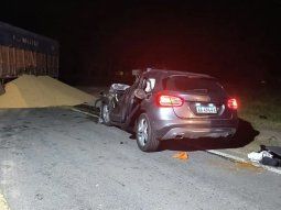 Choque trágico en la Ruta 88: se desprendió el acoplado de un camión y murieron un médico y un nene