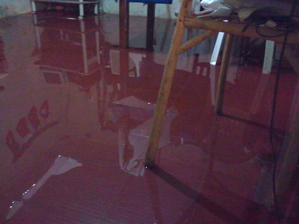 Barrios inundados y sin energía eléctrica por un temporal en Corrientes