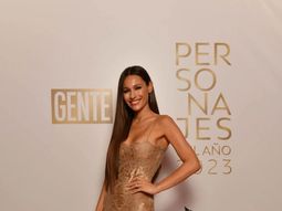 Pampita marca tendencia con su microbikini floreada