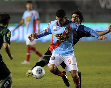 Arsenal obligado a ganarle a The Strongest si quiere avanzar