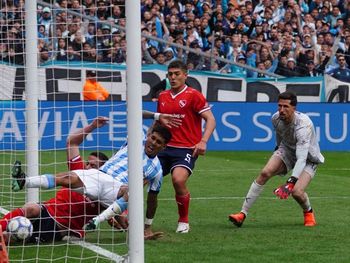 ¿De Zaracho o Maravilla Martínez?: el insólito gol con el que Racing abrió el Clásico ante Independiente ¿De Zaracho o Maravilla Martínez?: el insólito gol con el que Racing abrió el Clásico ante Independiente