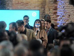 El detalle en el look de Moria Casan en la jura de Sergio Massa