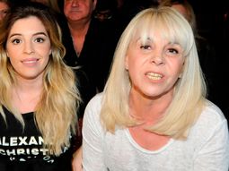 Claudia Villafañe y Dalma Maradona. Claudia Villafañe y Dalma Maradona.