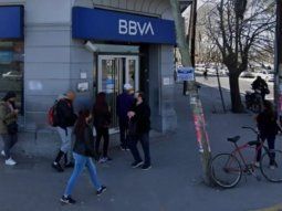 Descubrieron a una pareja teniendo sexo en un cajero automático