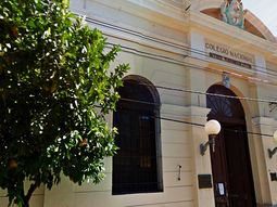 bullying en catamarca: alumnas golpean a una companera por ser flaca y traga bullying en catamarca: alumnas golpean a una companera por ser flaca y traga