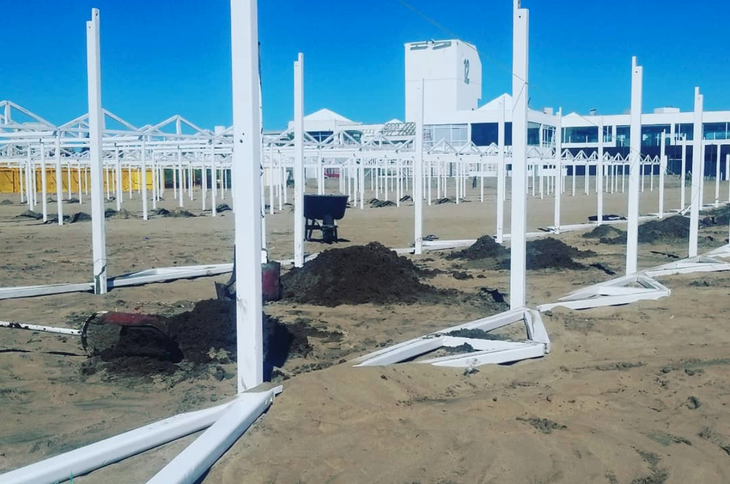 Están armando las carpas del Balneario 12