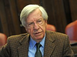 El exvicepresidente Danilo Astori destacó el criterio del gobierno actual a la hora de manejar la deuda pública. El exvicepresidente Danilo Astori destacó el criterio del gobierno actual a la hora de manejar la deuda pública.