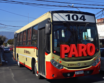 Inesperado paro de colectivos: choferes reclaman falta de pago