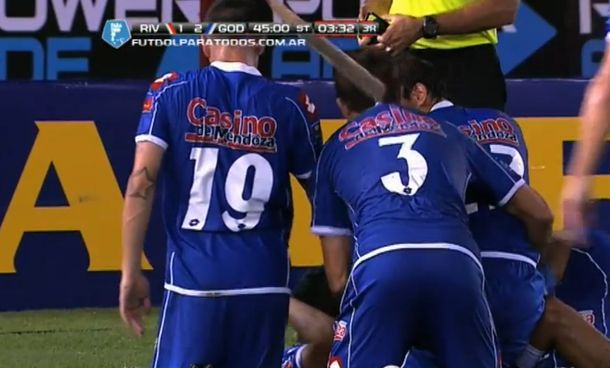 El video de la brutal agresión con una madera a un jugador de Godoy Cruz