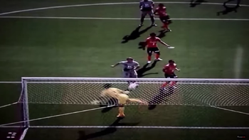 el higuita japones: arquero logra evitar un gol con una espectacular acrobacia el higuita japones: arquero logra evitar un gol con una espectacular acrobacia