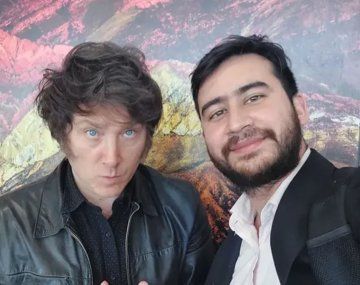 Nahuel Sotelo junto a Javier Milei.