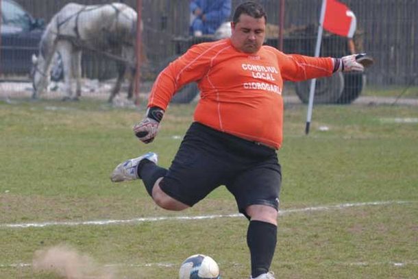 El arquero más gordo del mundo quiere jugar en Primera