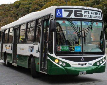 Video: un colectivero grabó a un fantasma al pasar por el cementerio de Chacarita