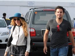 Paulina Rubio descubrió que su novio le es infiel. Paulina Rubio descubrió que su novio le es infiel.