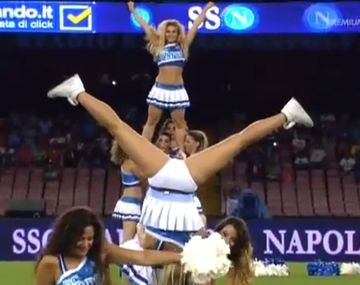 Las porristas del Napoli se robaron las miradas de los hinchas