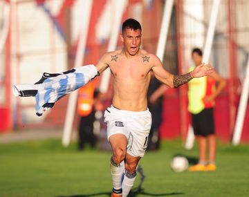 El Messi de la B: Talleres hizo el gol del torneo en Lomas de Zamora