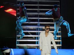 exigen la devolucion de los tickets por el show suspendido exigen la devolucion de los tickets por el show suspendido