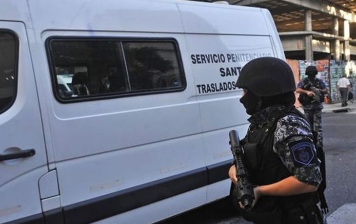 Éste es el móvil penitenciario atacado a balazos