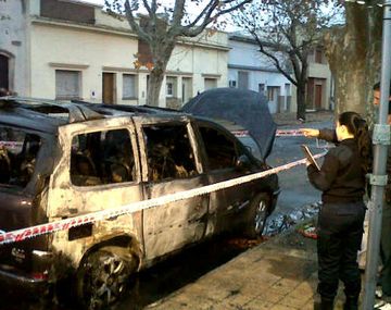 Prendieron fuego el auto del intendente de Santa Fe