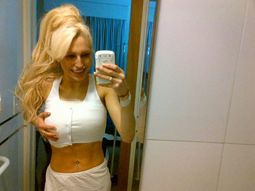 vicky xipolitakis presento sus flamantes lolas vicky xipolitakis presento sus flamantes lolas