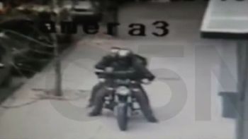 video: fue al banco, saco el sueldo entero, lo guardo en el auto y le robaron todo video: fue al banco, saco el sueldo entero, lo guardo en el auto y le robaron todo