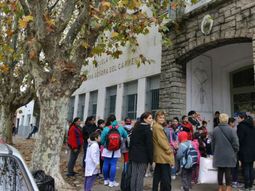 una madre tuvo que cambiar de colegio a sus hijos por bullying: negros del plan, les decian una madre tuvo que cambiar de colegio a sus hijos por bullying: negros del plan, les decian
