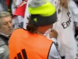 jugador del real madrid firmaba autografos y le robaron un gorro jugador del real madrid firmaba autografos y le robaron un gorro