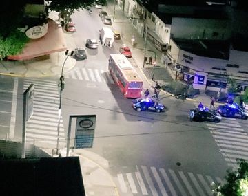 Un motociclista murió arrollado por un colectivo. Foto: @danilequiophoto