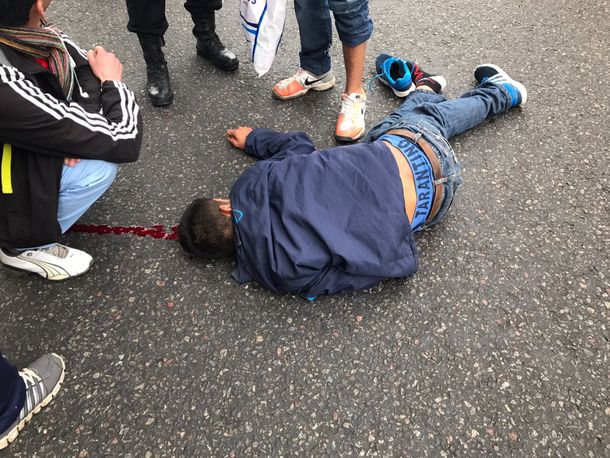 Intentó robar un celular y escapar