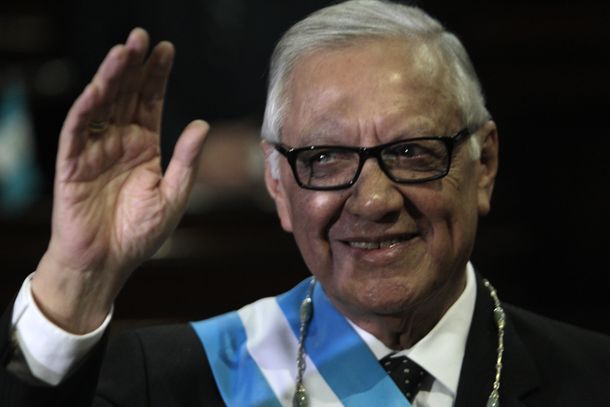 El nuevo presidente de Guatemala pidió la renuncia de funcionarios y ministros