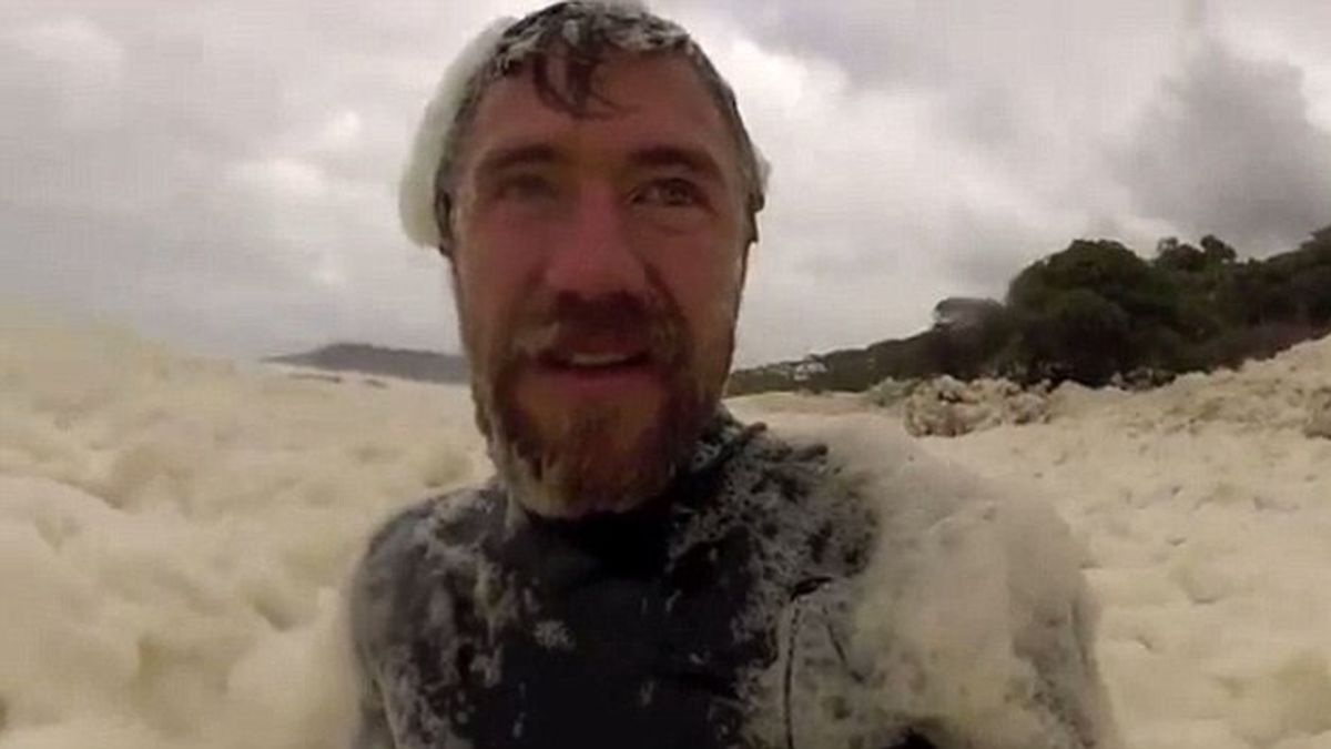Una extraña fiesta de la espuma, pero en el mar Una extraña fiesta de la espuma, pero en el mar