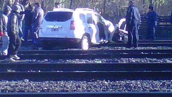 tren arrollo una camioneta en el palomar: un muerto tren arrollo una camioneta en el palomar: un muerto