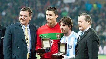 messi vs. cristiano ronaldo: la seleccion jugara ante portugal en old trafford messi vs. cristiano ronaldo: la seleccion jugara ante portugal en old trafford