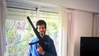 carlitos nair se defendio de las criticas por sus polemicas fotos con un arma carlitos nair se defendio de las criticas por sus polemicas fotos con un arma