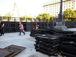 El Congreso, vallado en la previa a una nueva marcha de jubilados. Foto: NA.
