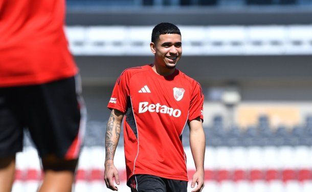 Kendry Páez, ni al banco en River: qué pasó y cuándo debuta