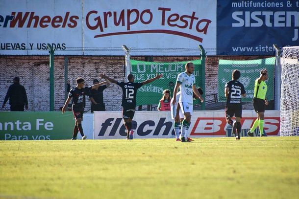 Colón goleó a Sarmiento y quedó tercero