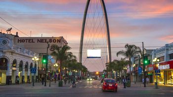 Nació en Tijuana, comenzó un pequeño negocio de jugo de uva y sin darse cuenta creó un megaimperio mexicano que compró Coca-Cola Nació en Tijuana, comenzó un pequeño negocio de jugo de uva y sin darse cuenta creó un megaimperio mexicano que compró Coca-Cola